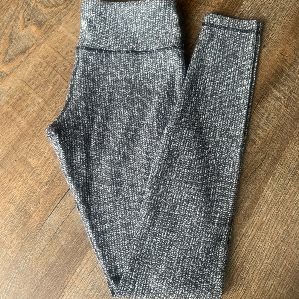 Lululemon Wunder Under leggings - like new